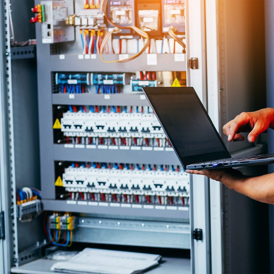 北九州の有限会社田中電気商会には安全稼働を支える保全・メンテナンス体制があります